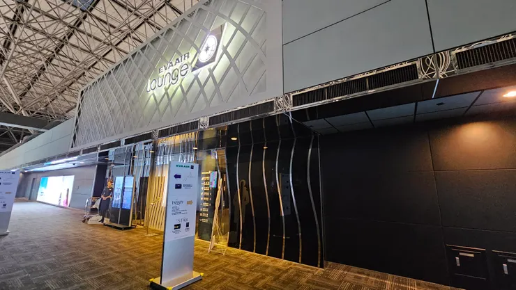 這是桃園機場的長榮航空貴賓室!