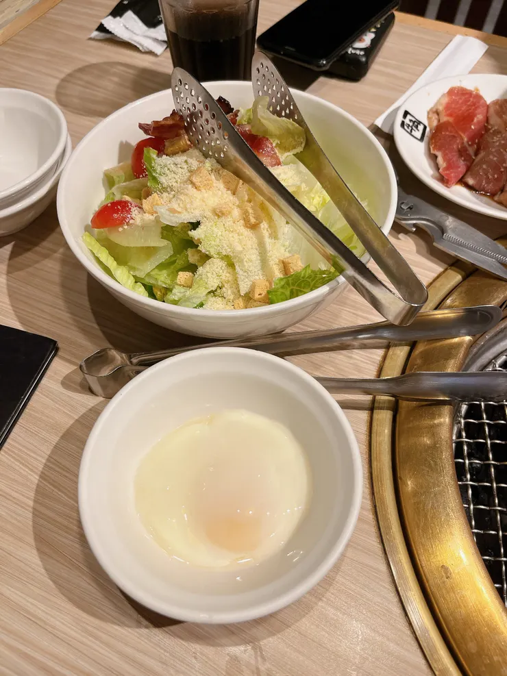 「溫泉蛋凱薩沙拉」