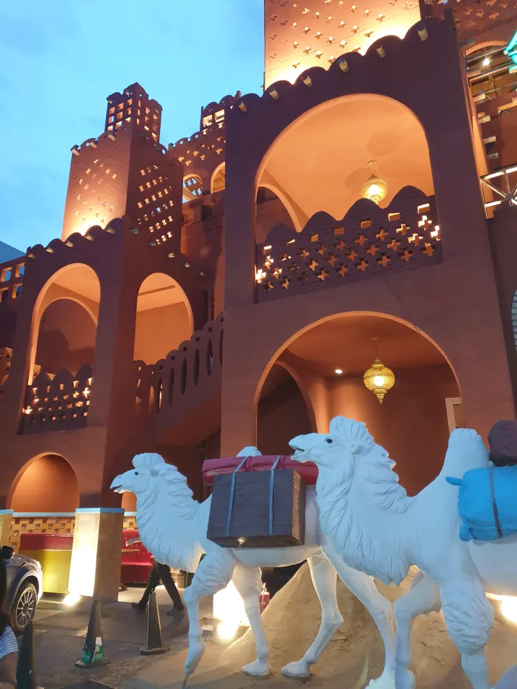 晚餐去一家充滿西域風的餐廳享用,光是外觀就很有新疆味