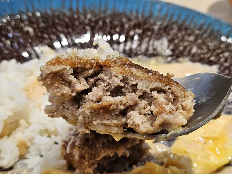 其實不換和牛，也算吃蠻爽的，蛋就是肉味太膩