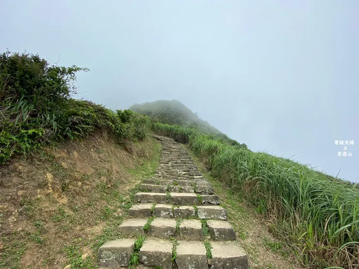 ▲接著從涼亭到山頂只剩下五分鐘的路程了..加油加油(對自己喊話)