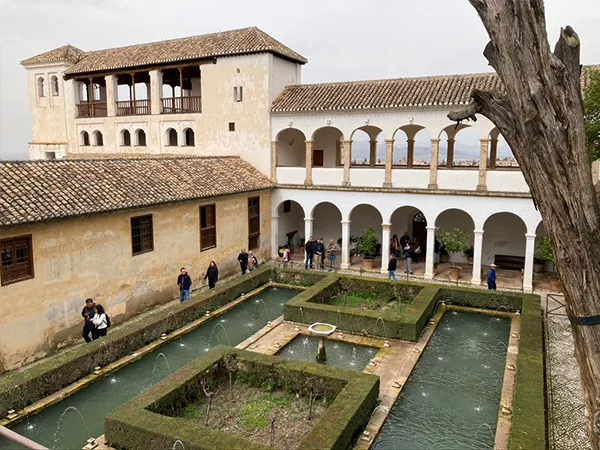 赫內拉利費宮內庭