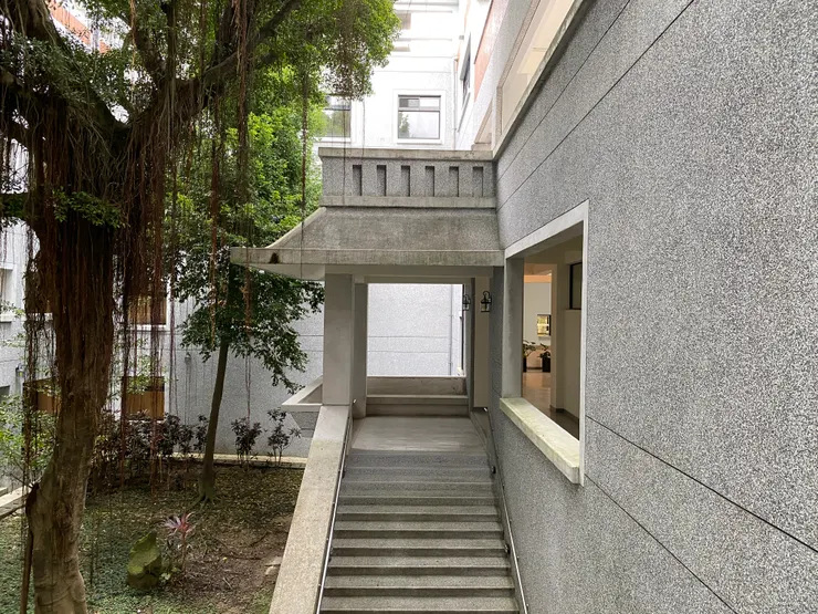 帶有傳統亭榭閣樓意象的梯間轉折空間