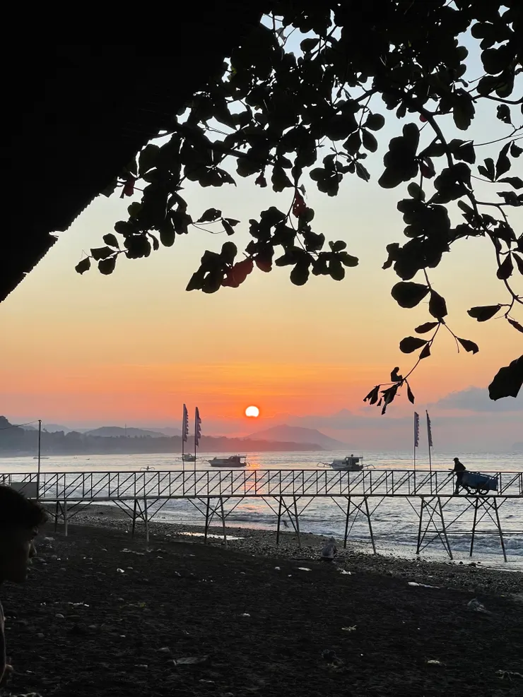 要跳島登船前的日出