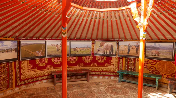 旁邊也有蒙古包