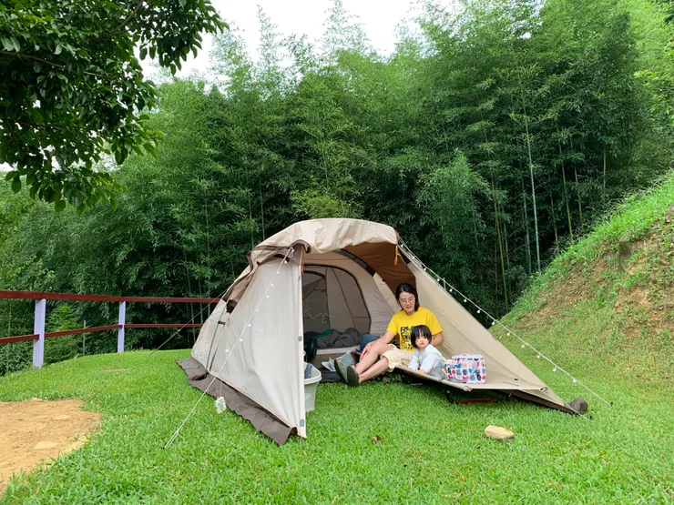 兩人帳只能睡媽媽和皮梅妹，爸爸依舊要睡在外面的行軍床