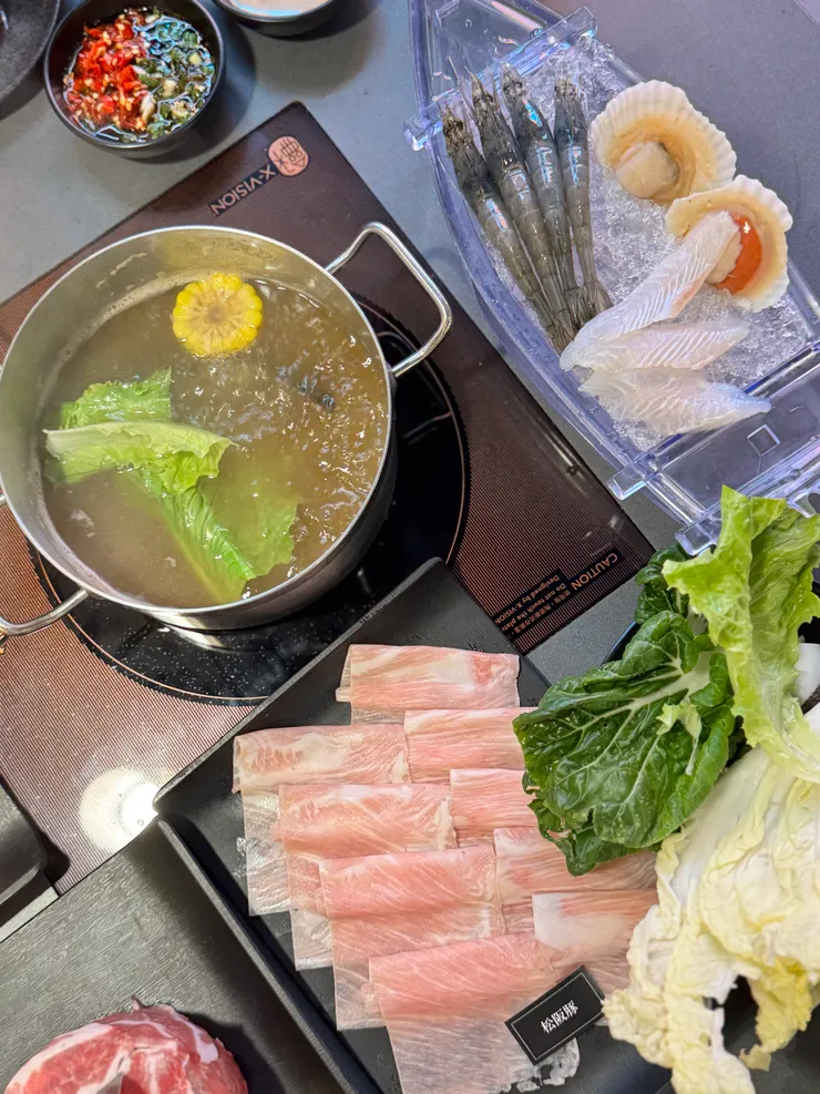 頂級雪花松阪豬、海鮮船一份