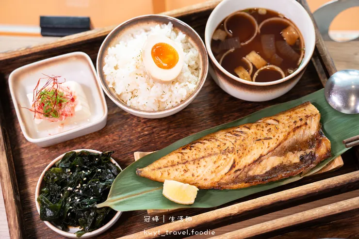 [高雄文化中心美食]ご飯Go Han，高師大附近的質感日式定食，必吃慢燉豬肉咖哩與鹽烤鯖魚，高雄師範大學美食，附最新菜單