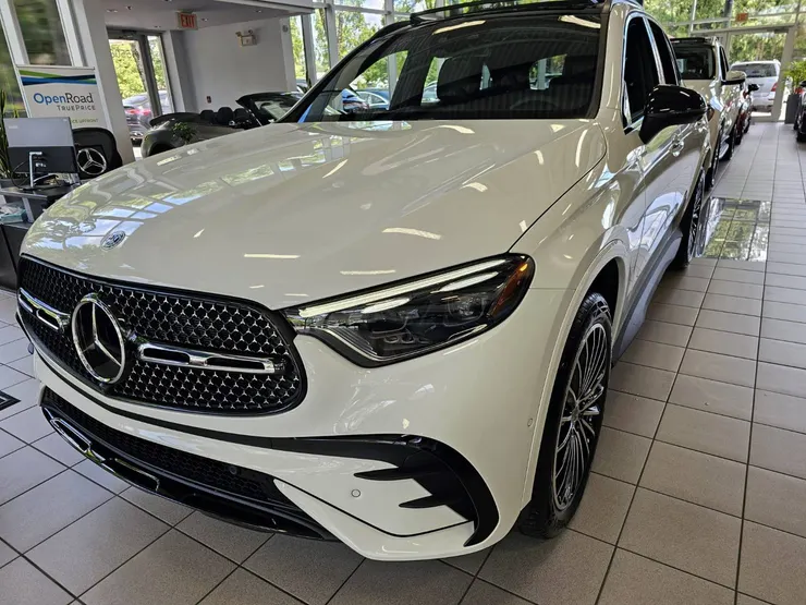 2023 BENZ GLC300