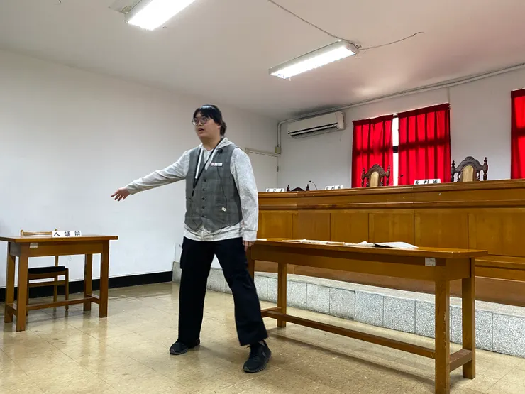 解說員解釋軍事法庭如何審判政治犯