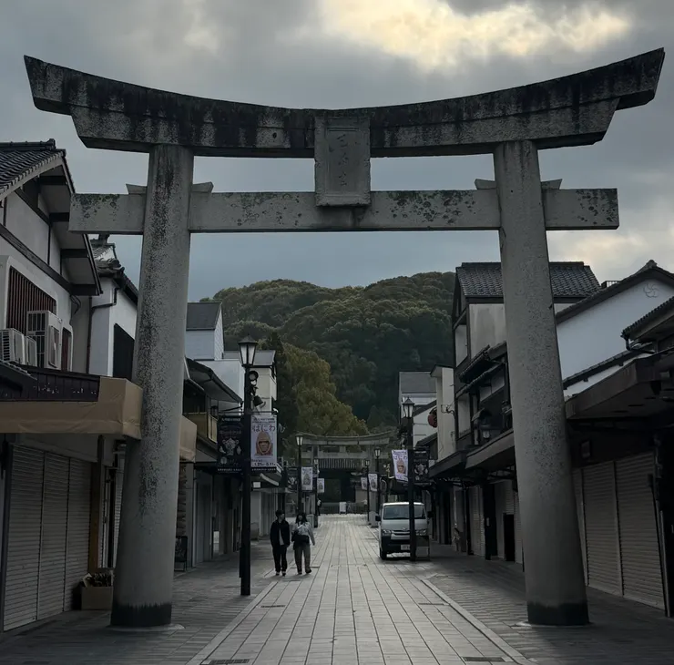 八點抵達時連店家都還沒有開門