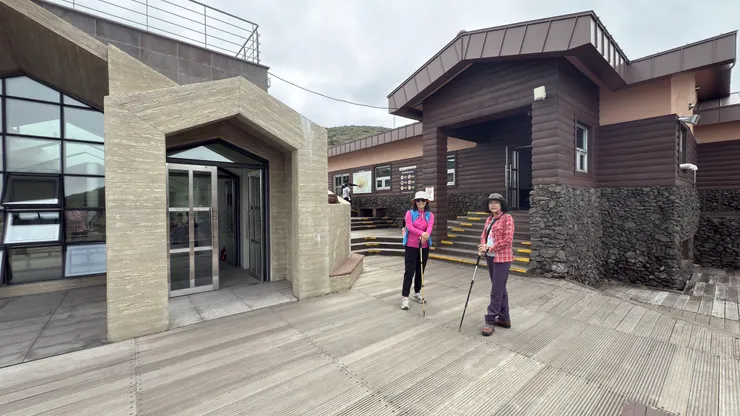 威勢岳休息站兩間山屋