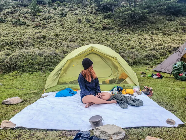 然後舖上野餐墊後開始唱歌騷擾隊友！🤣