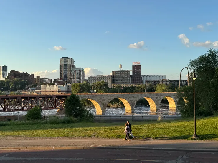 磨坊城市博物館前面就是石橋