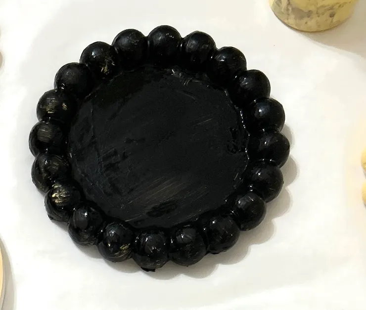 黃色彩的底再擦上黑色顏料🎨竟透出金色澤的光緣