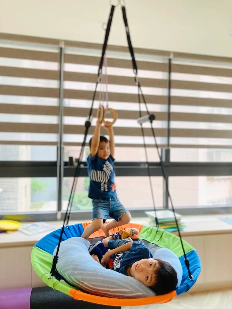 身障手足♿️與健康手足ㄧ起玩。