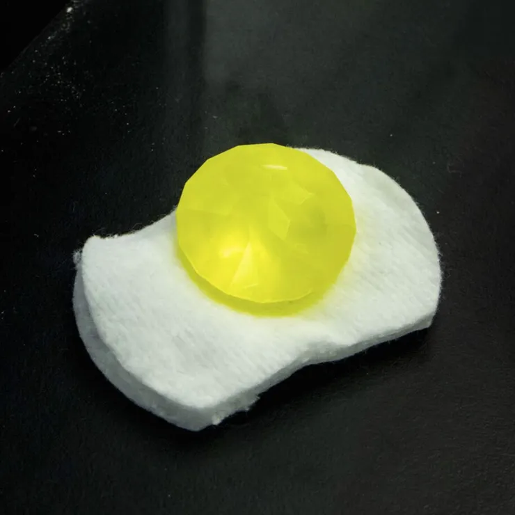 經過切割的自然硫。