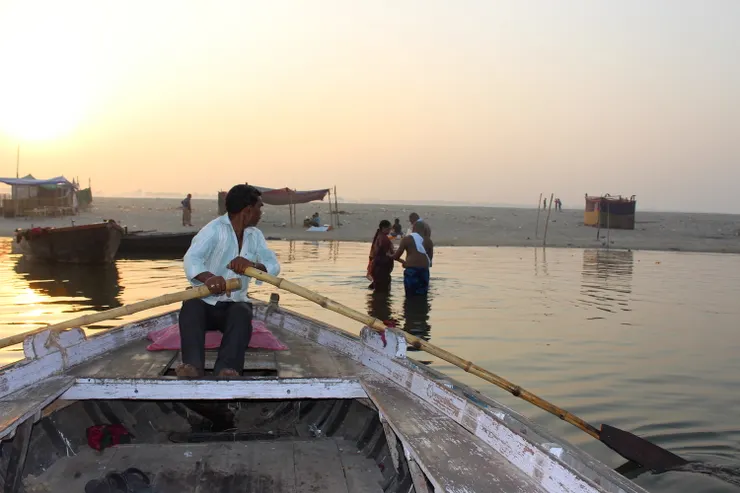 很明顯人少很多的恆河左岸