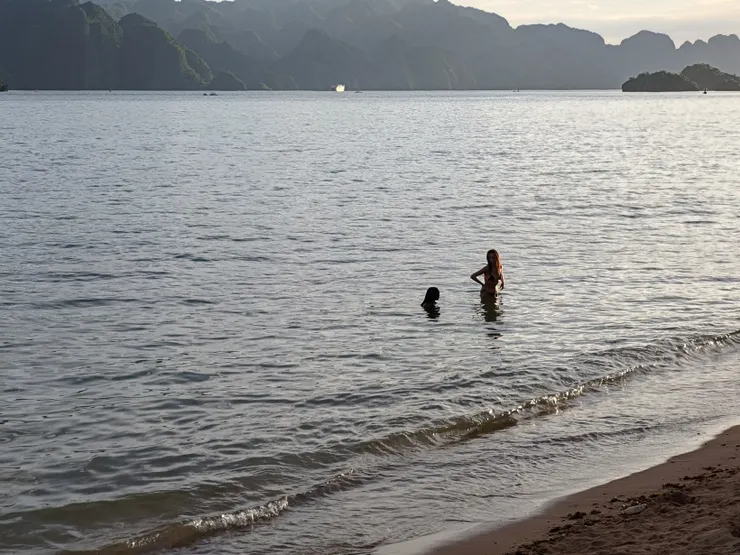 科隆的私人沙灘 (Cabo Beach)