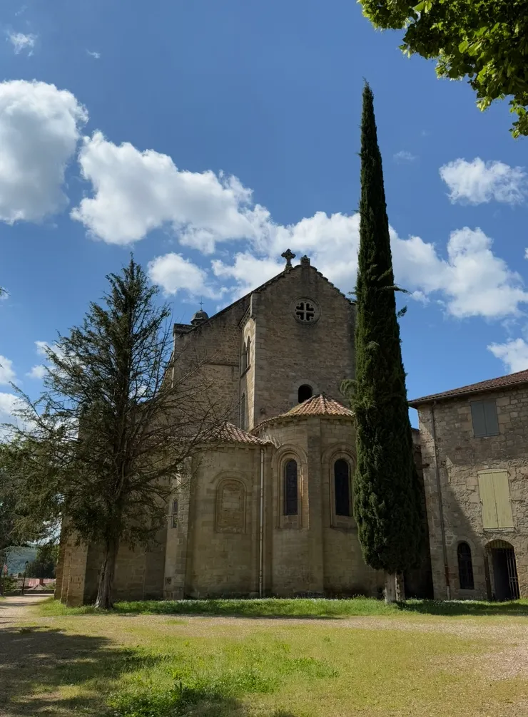 小教堂旁邊的空地，不是什麼熱門景點，卻讓人流連忘返