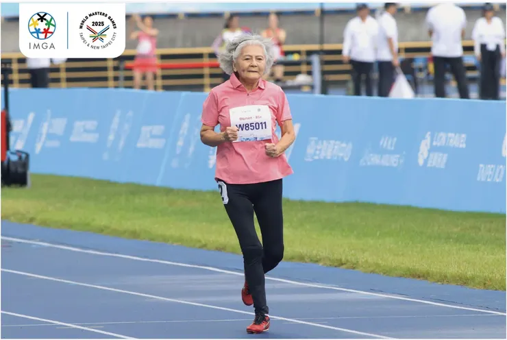 林潘秀雲出賽 100 公尺短跑