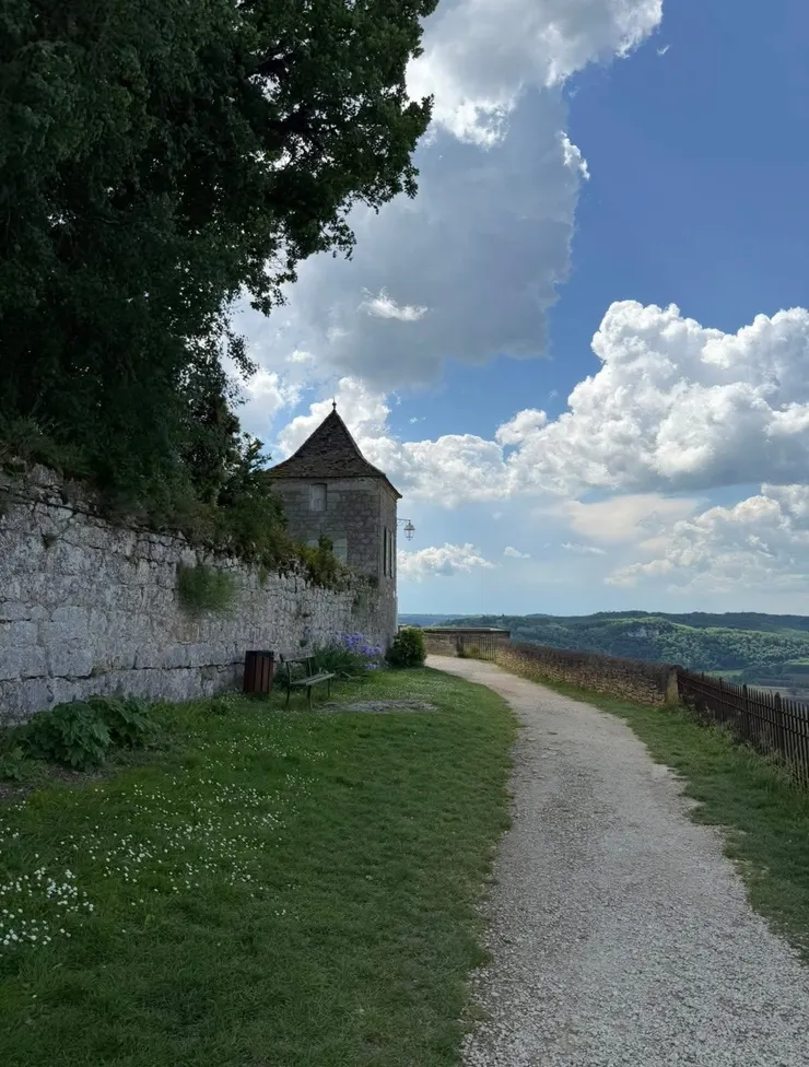 我們在這𥚃坐了很久很久，讓人懷念的午後時光