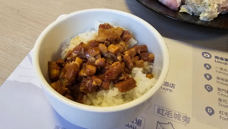 也有我最愛的滷肉飯!飯店早餐和自助餐只要有滷肉飯我就給過!