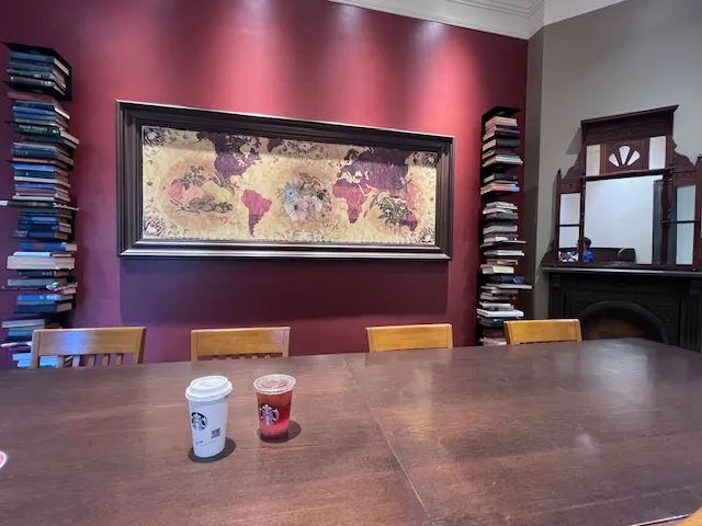 二樓大長桌位，photo by bookarchery