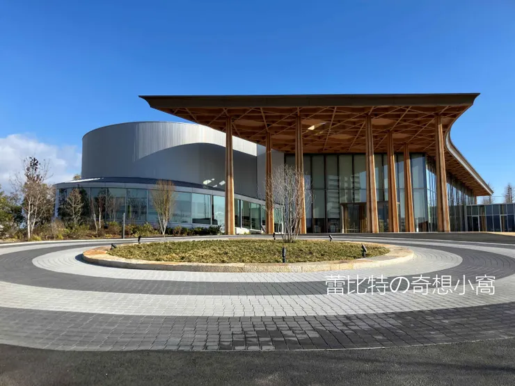 豐田市博物館主入口，迴車道空間