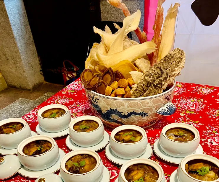 ▲ 大稻埕《葉晋發商號》邀請酒家菜名師現場製作手路菜