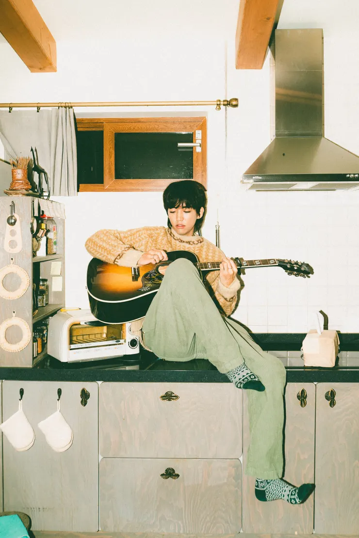 李承允《Even If Things Fall Apart》個人概念照。圖片來源：Bugs