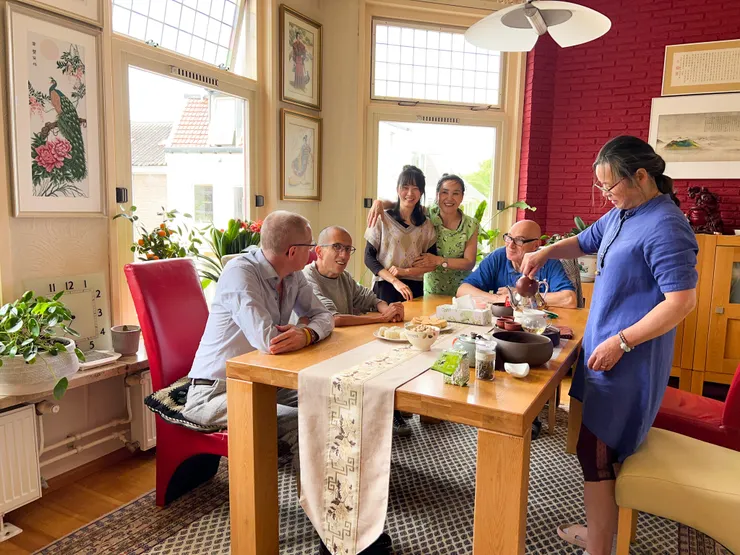 友人家喝功夫茶, 女主人好會做茶點,  鳳梨酥 ,冰皮月餅都做出來
