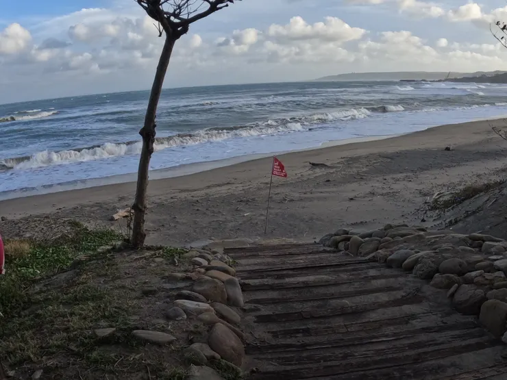 颱風過後的浪也不小。