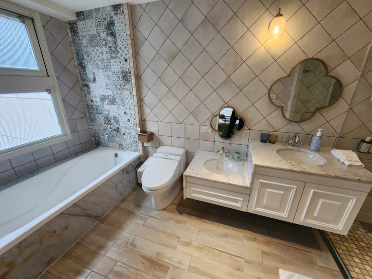 房間衛浴都有給小小孩專用的洗手檯!!