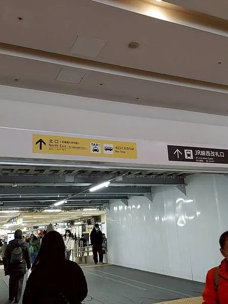 往北側走到巴士上車處