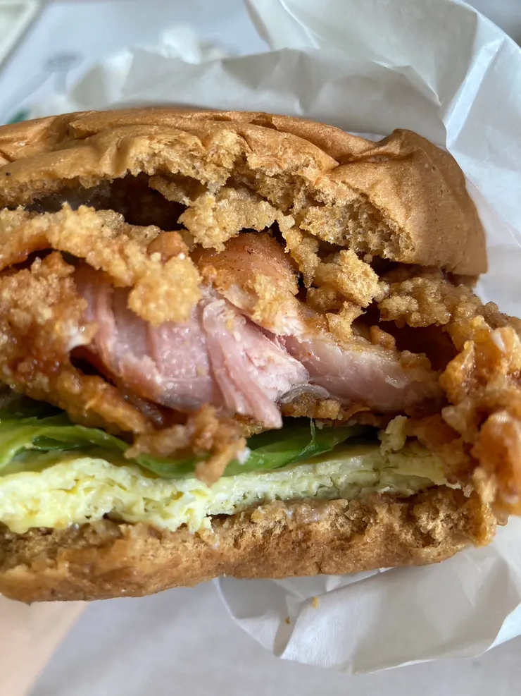 這也是海苔醬超愛的其中一款經典漢堡!對女生來說真的份量很足夠!