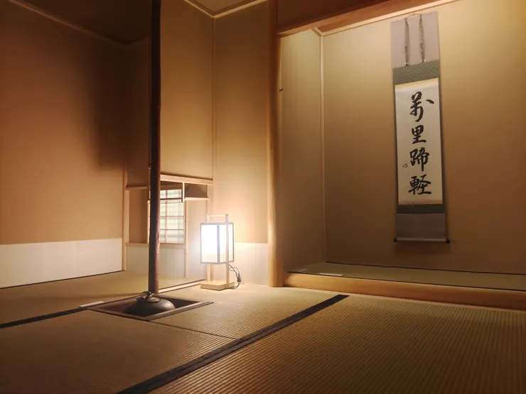 這回的組立式小間放的是「萬里蹄輕」