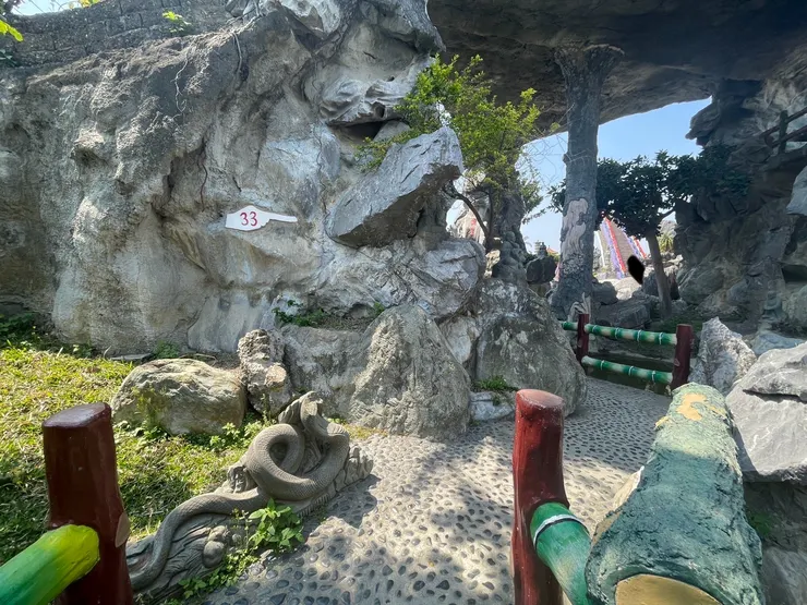 走過歲君洞後就直接看到指標33