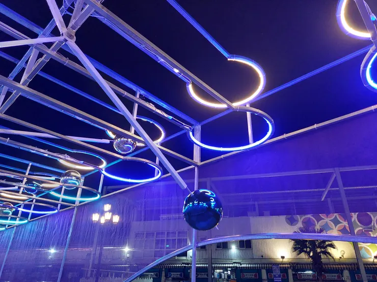 金屬球下擺 / 資料來源：我自己