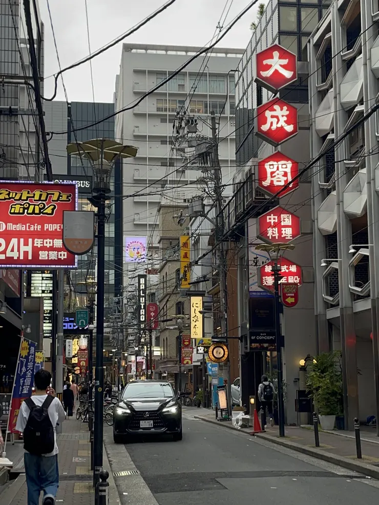 我們飯店選住在心齋橋附近！步行就可以到商圈