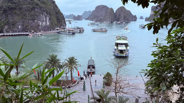 渡輪和遊艇才可靠岸