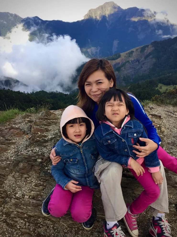 背後是黑色奇萊山