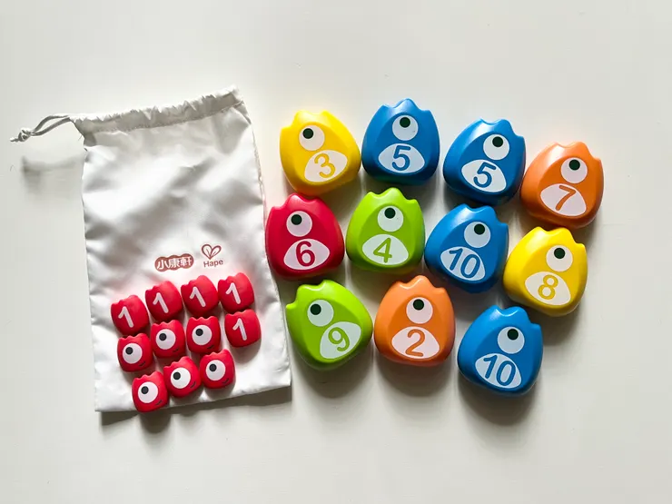 數字砝碼每個重量都不一樣,非常精準