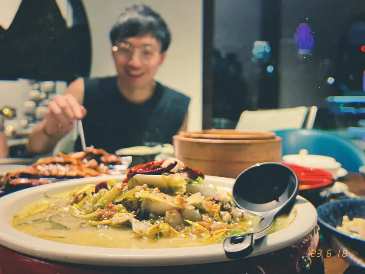 但想來印象深刻的餐廳，未必是方方面面完美無暇，不過恰到好處地配合日子，創造了段難忘的回憶，後來想起，便為這些餐廳多加了一層美好的濾鏡。