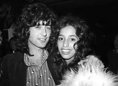 左 Jimmy Page，右 Lori
