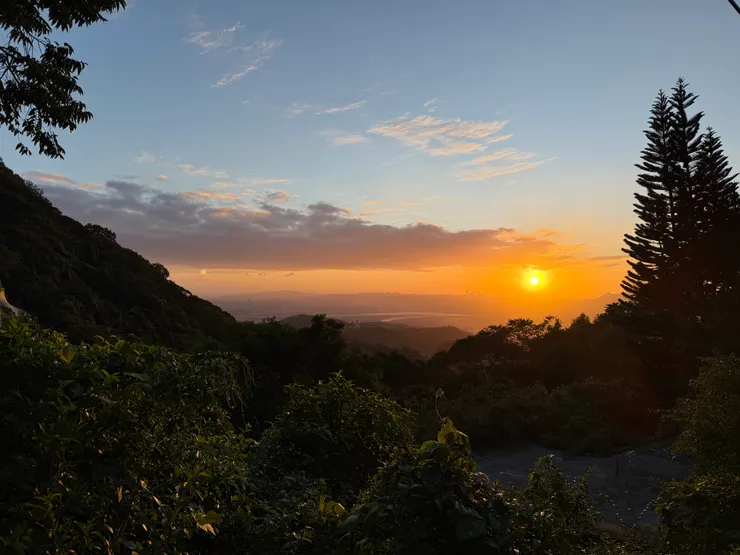 陽明山一隅看到的夕陽晚照