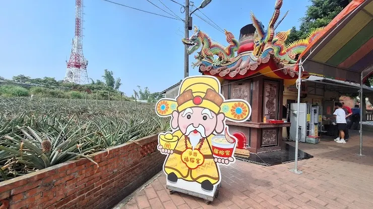 廟頂與金爐上剪黏工藝精緻（圖片截圖於網路）