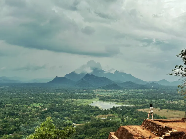 獅子岩頂陰霾消散