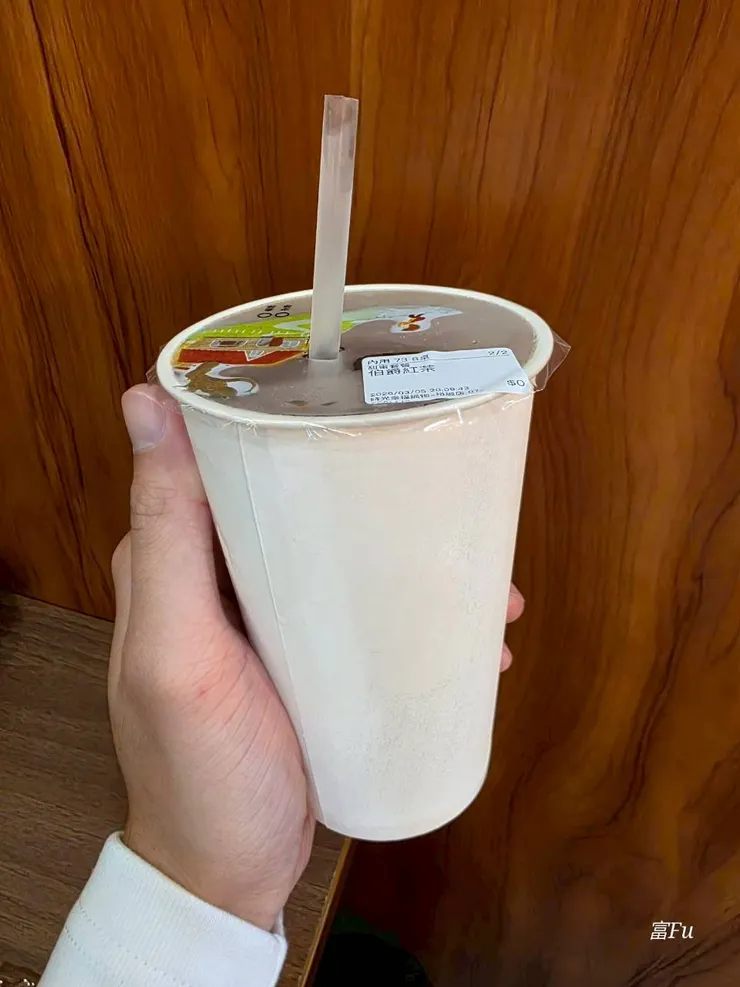 飲品500ml。屬於正常水平，好喝不雷，愛茶類的我，最常喝伯爵紅XD