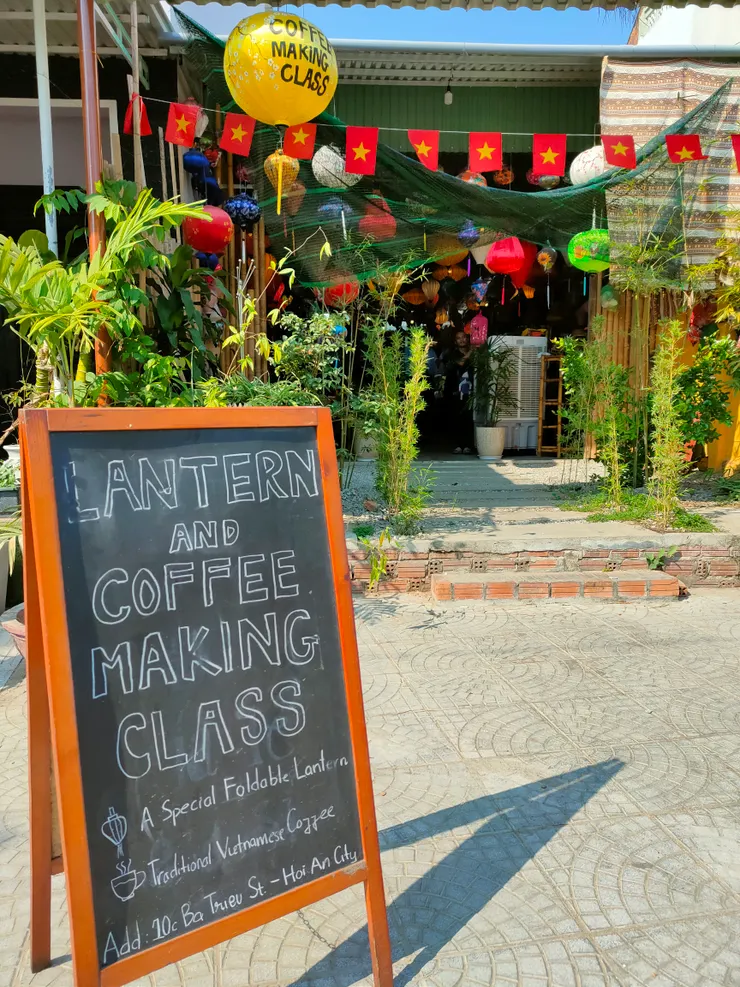 門口看起來不像教室，走到板子前面才確定是這裡